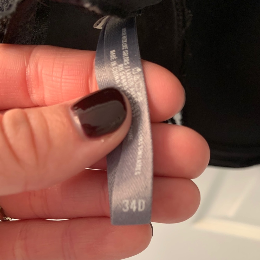 Bras - Picture 3 of 9